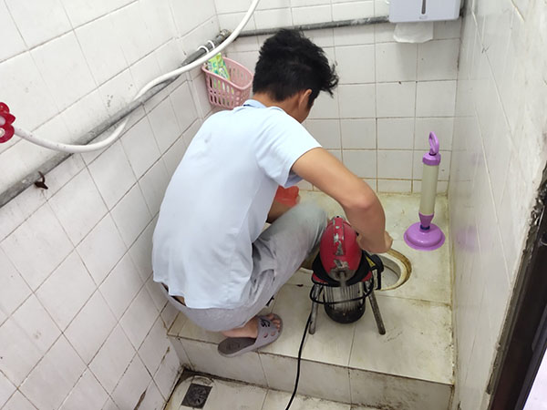 枣强肥皂掉到马桶里把马桶堵住了怎么办？马桶堵住了怎么办