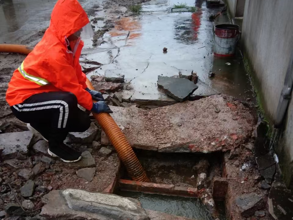 枣强专业清理污水池 炜誉市政以规范流程守护城市 “肠道”